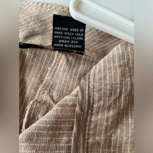 Larry Levine Linen Blend Tan & White Pinstripe Pants Size 12 Cropped Capri - Picture 8 of 8